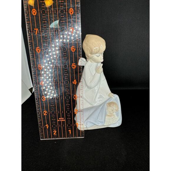 Vintage Lladro Angel with Boy ceramic figurine  7 '' H by 3.1/4  Collectible - Picture 5 of 5